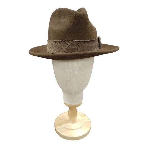 MEN'S MONTIQUE BROWN WOOL FELT HAT WITH MATCHING GROSGRAIN RIBBON FEDORA. H2480. - Picture 2 of 8